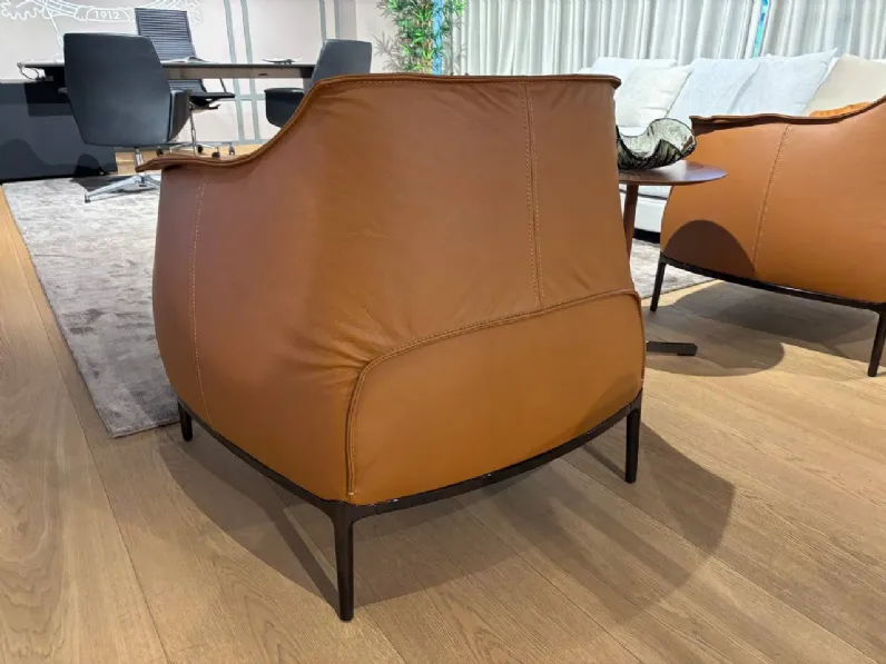 Poltrona con seduta fissa Archibald Poltrona frau in Offerta Outlet 
