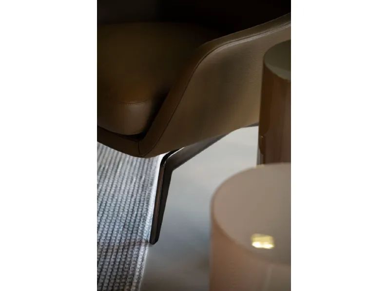 Poltrona con seduta fissa Belt  Minotti in Offerta Outlet 