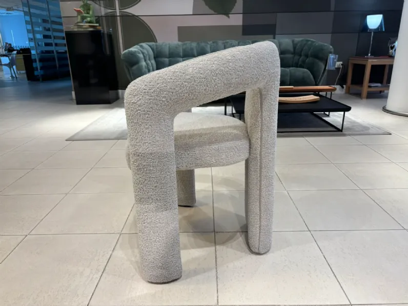 Poltrona con seduta fissa Dudet 562 Cassina a prezzo scontato 
