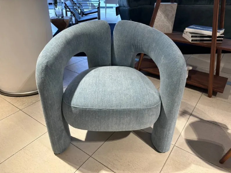 Poltrona con seduta fissa Dudet Cassina in Offerta Outlet 