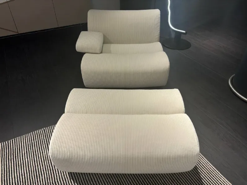 Poltrona in stile moderna Ernest Poliform in Offerta Outlet