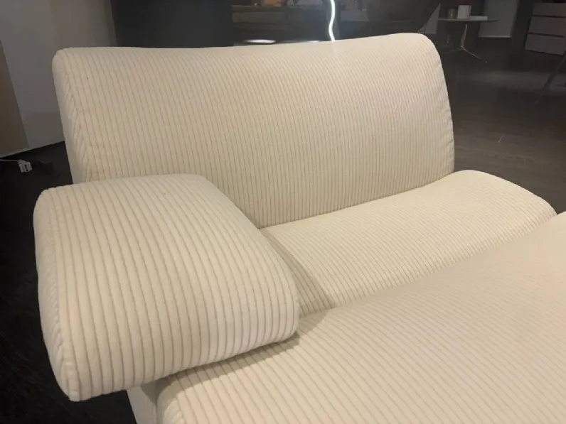 Poltrona in stile moderna Ernest Poliform in Offerta Outlet