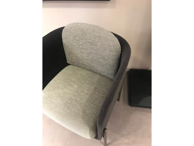 Poltrona Haiku Novamobili a prezzo vantaggioso. Ideale per arredare con stile.