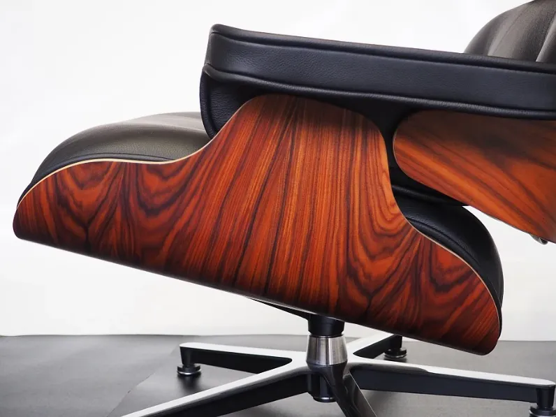 Poltrona girvole modello eames  Artigianale in Pelle SCONTATA
