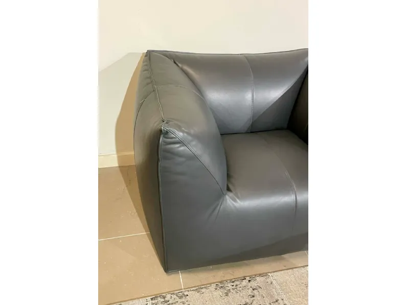 Poltrona modello Le bambole B&b italia a prezzi outlet
