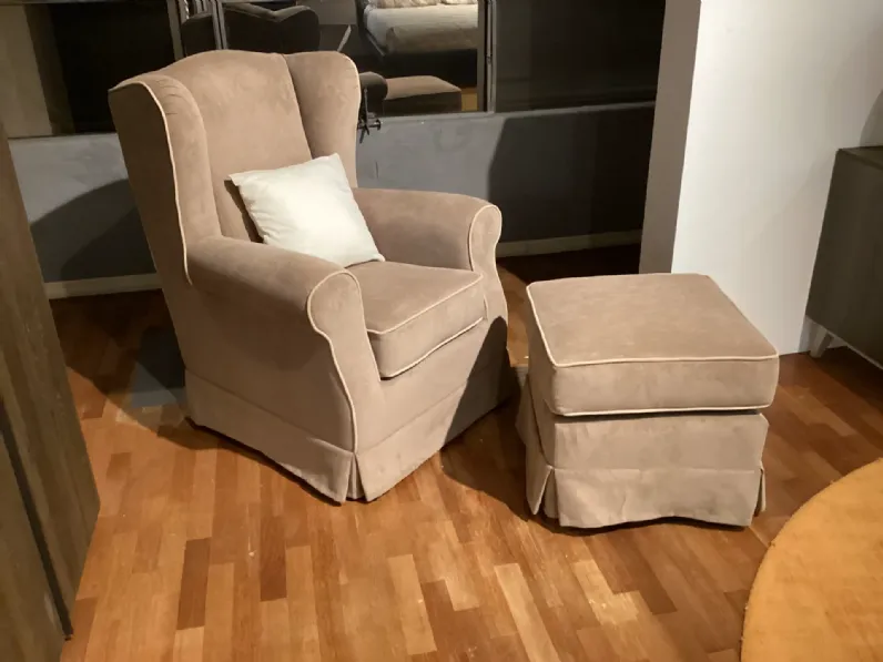 Poltrona modello Poltrona con pouf Artigianale ad un prezzo conveniente