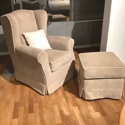 Poltrona modello Poltrona con pouf Artigianale ad un prezzo conveniente