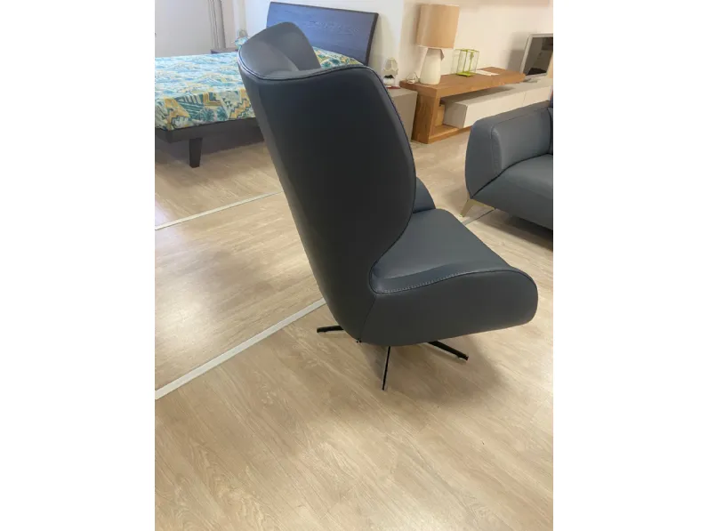 Poltrona modello Swivel Nicoletti home in offerta