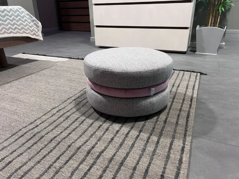 Pouf design modello Macaron Calia a prezzo Outlet