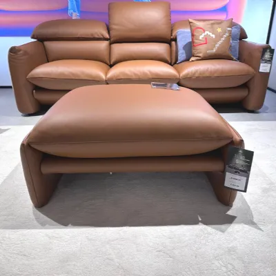 Pouf in pelle Modello chocomagic a marchio Calia a prezzo scontato