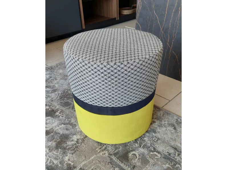 Pouf in tessuto Cylinder a marchio Artigianale a prezzo ribassato