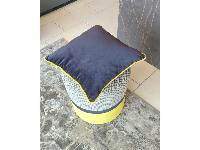 Pouf in tessuto Cylinder a marchio Artigianale a prezzo ribassato