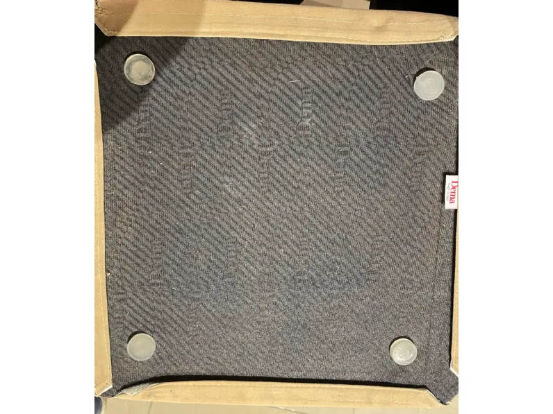Pouf in tessuto Cubo a marchio Dema a prezzo ribassato