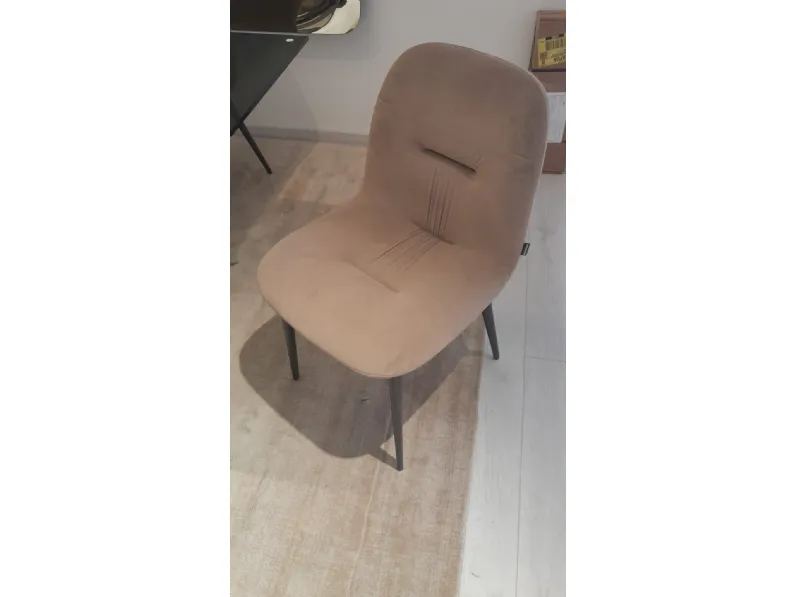1. Design moderno ed elegante.
2. Costruzione robusta e resistente.
3. Prezzi Outlet.
4. Facile da pulire.
5. Comoda e confortevole.