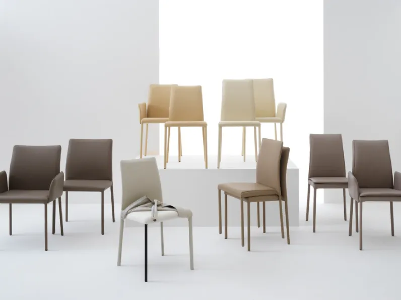 Sedia di Julia italia modello Agata large braccioli da soggiorno in offerta -35%
