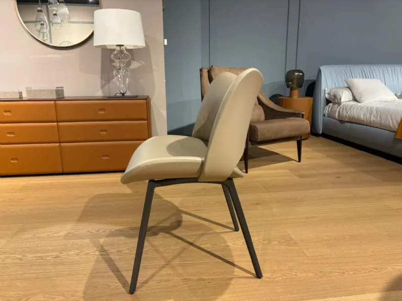 Sedia in pelle modello Nice di Poltrona frau 
