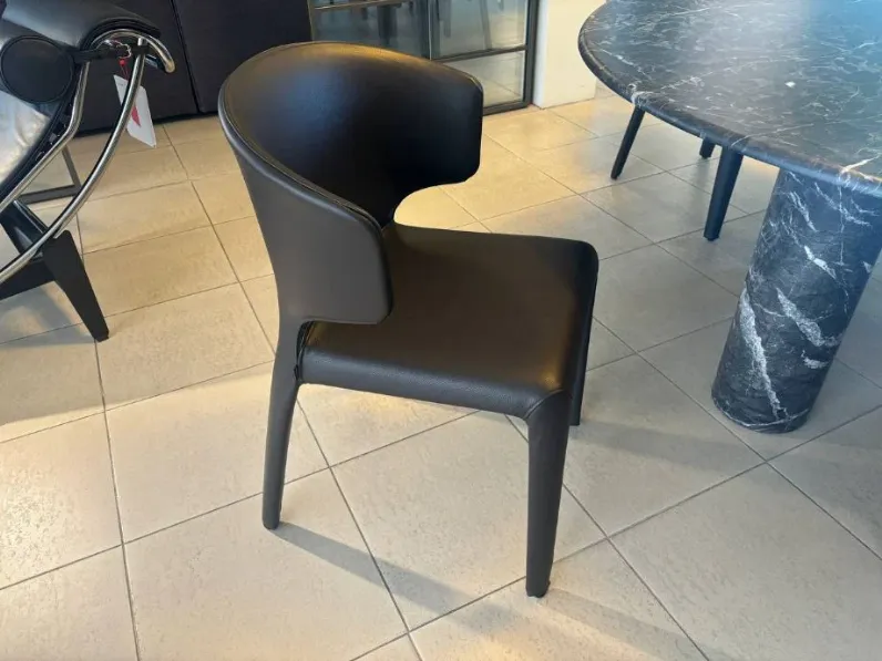 Sedia da soggiorno Hola 367 Cassina a prezzo Outlet 