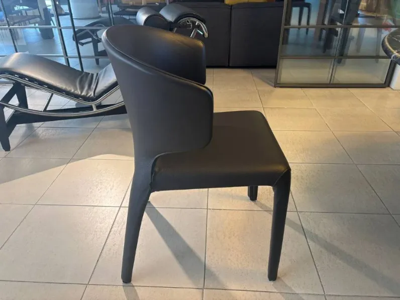 Sedia da soggiorno Hola 367 Cassina a prezzo Outlet 