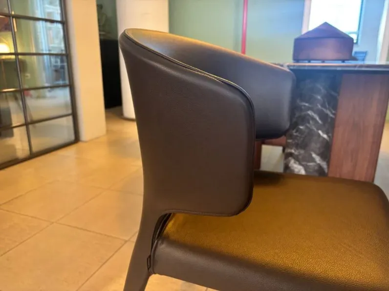 Sedia da soggiorno Hola 367 Cassina a prezzo Outlet 