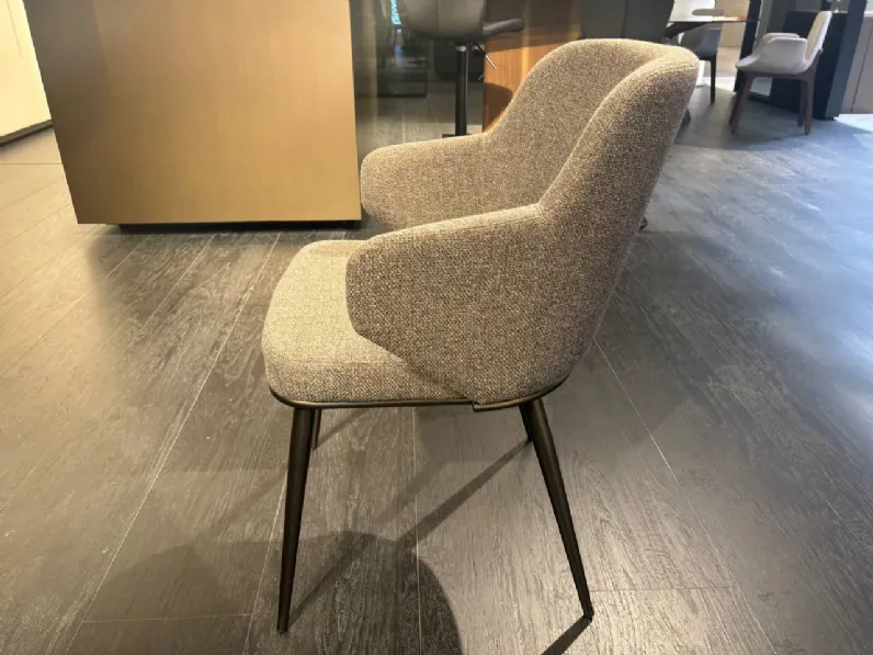Sedia da soggiorno realizzata in tessuto Foyer di Calligaris 