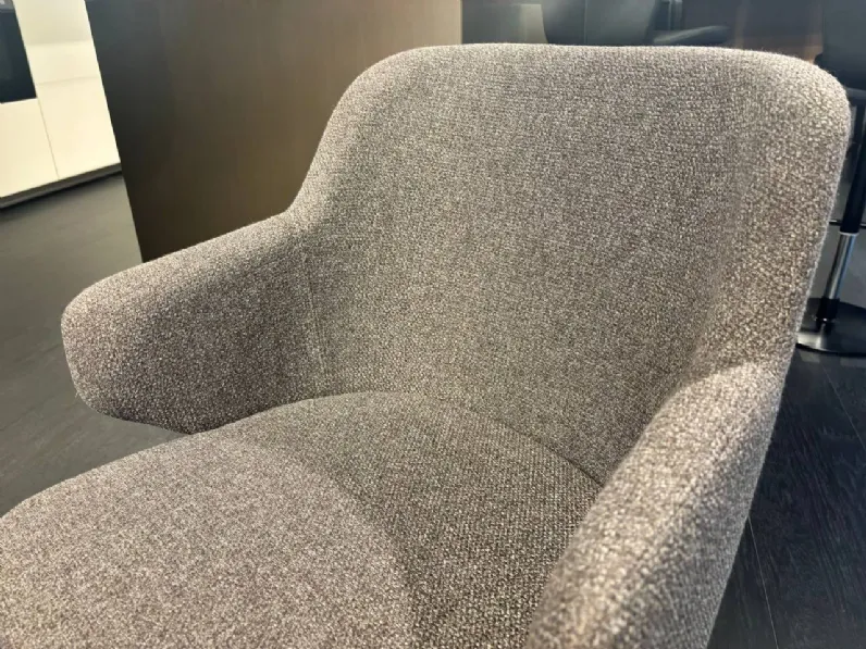 Sedia da soggiorno realizzata in tessuto Foyer di Calligaris 