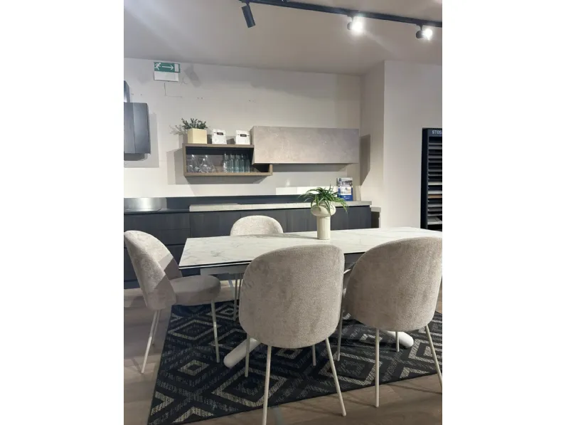 Sedia modello Tuka mid  con schienale alto di Connubia 