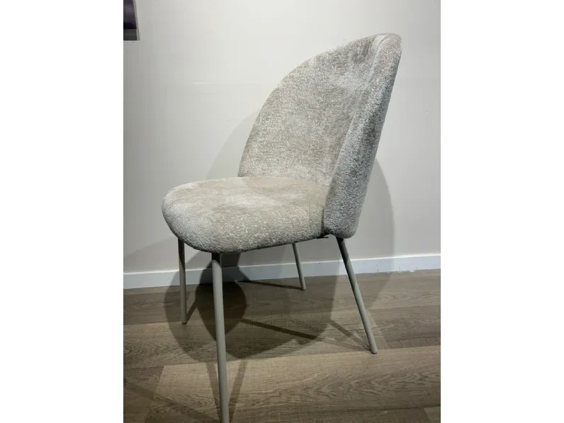 Sedia modello Tuka mid  con schienale alto di Connubia 
