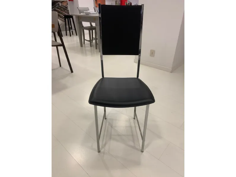 Sedia modello Alessio a marchio Cattelan italia scontata del 62%