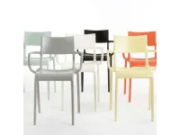 Sedia con braccioli Generic a di Kartell a prezzo Outlet