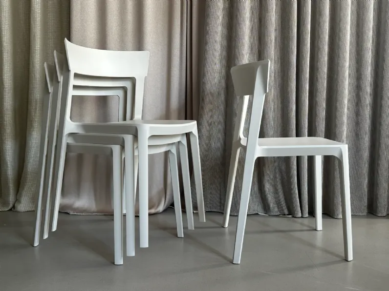 Sedia impilabile modello Skin a prezzo riservato 