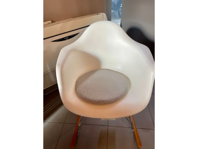 Sedia modello Vitra eames plastic armchair rar di Collezione esclusiva: contatta il venditore per scoprire il prezzo 