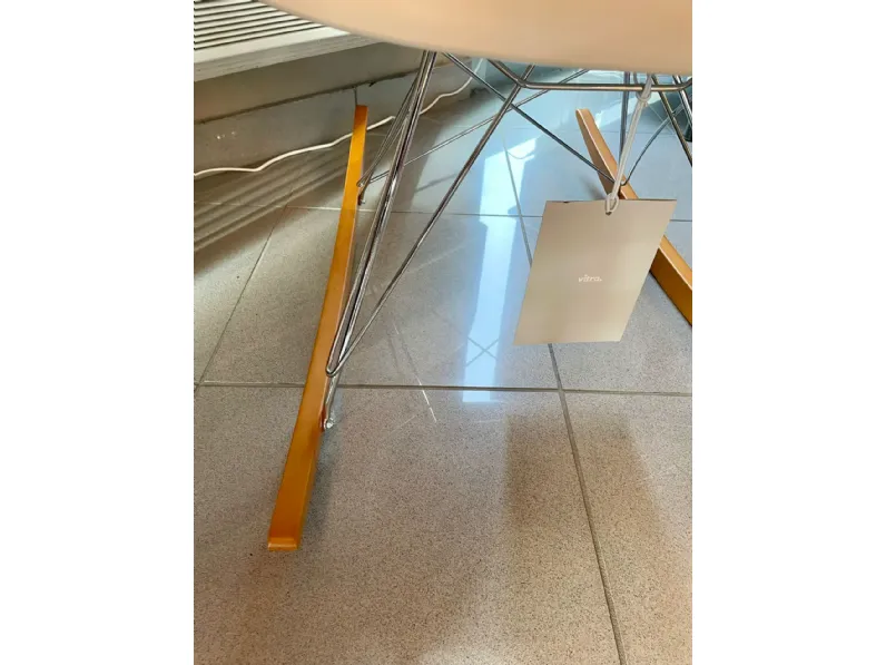 Sedia modello Vitra eames plastic armchair rar di Collezione esclusiva: contatta il venditore per scoprire il prezzo 