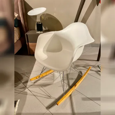 Sedia modello Vitra eames plastic armchair rar di Collezione esclusiva: contatta il venditore per scoprire il prezzo 