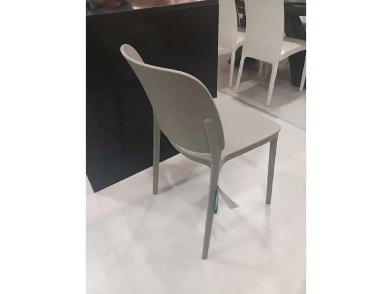 Sedia impilabile Keai di Ingenia in Offerta Outlet