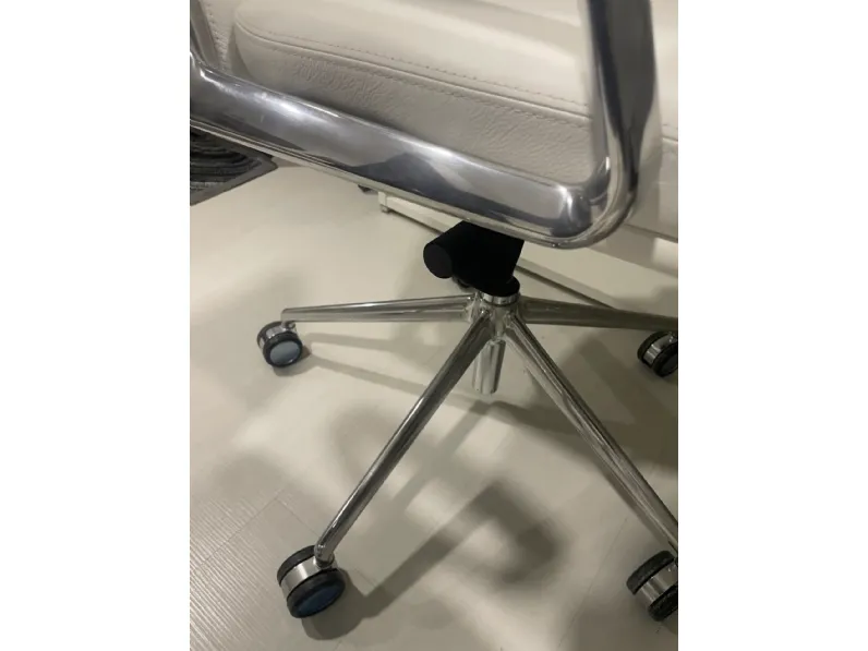 Sedia in pelle girevole Lead in Offerta Outlet