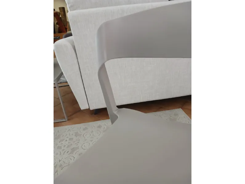 Sedia Mira da cucina realizzata in plastica scontata del 27%