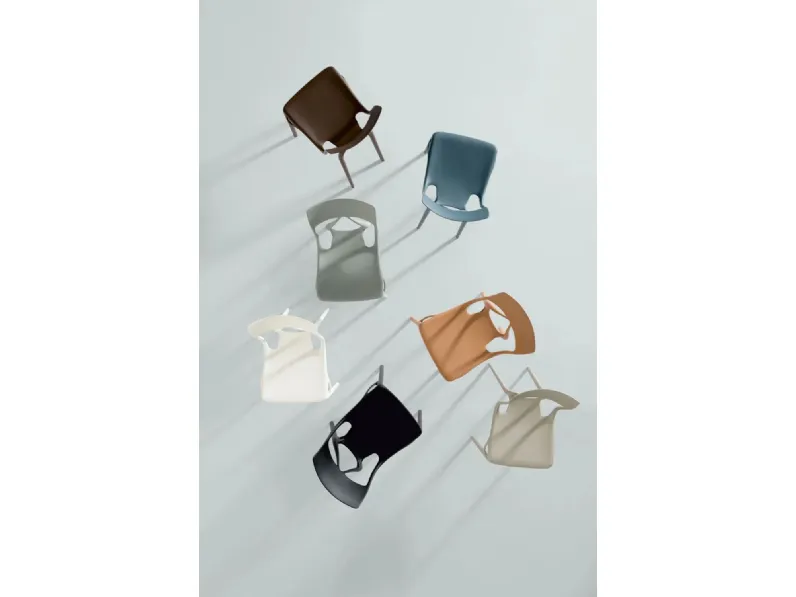 Sedia in plastica modello Ai lite di Kartell 
