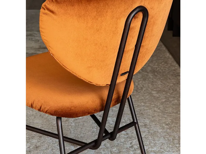 Sedia da soggiorno realizzata in ecopelle Chloe di Cattelan italia 