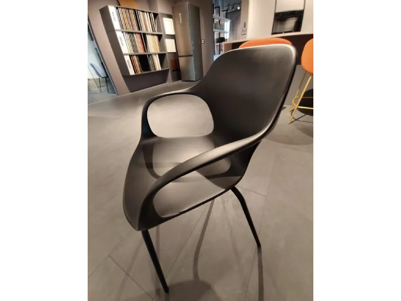 Sedia con braccioli modello Ops a prezzo riservato 