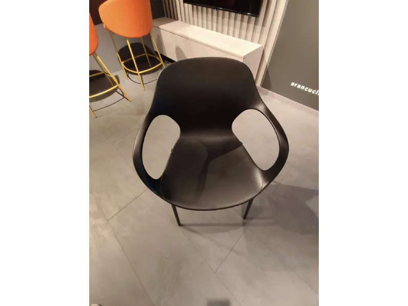 Sedia con braccioli modello Ops a prezzo riservato 