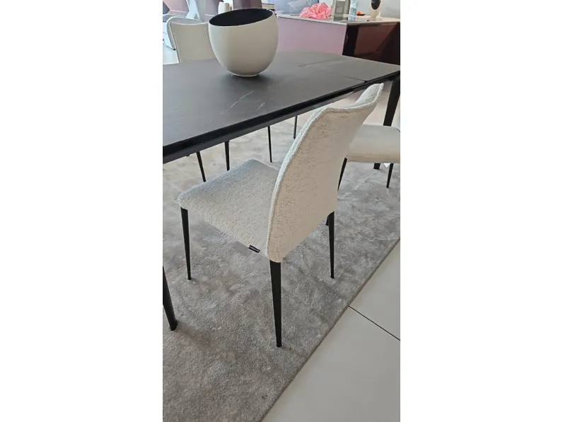 Sedia da soggiorno realizzata in tessuto Sedia flessibile fay di Calligaris 