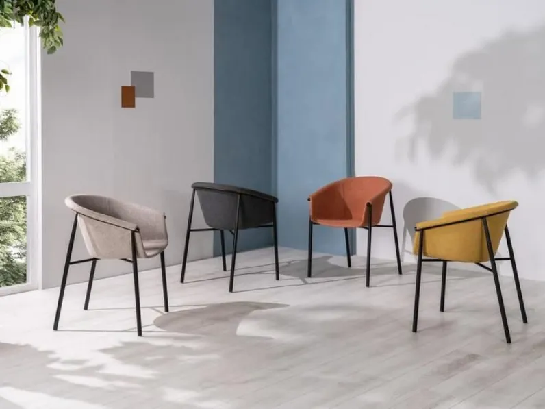 Sedia modello Nari a marchio Stones scontata del 50%