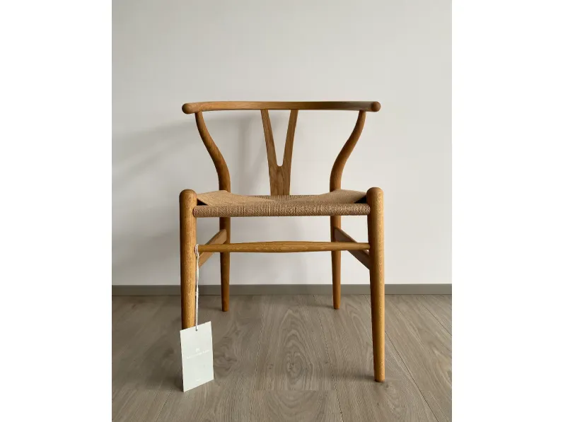 Sedia poltroncina Ch24 di Carl hansen & son a prezzo scontato