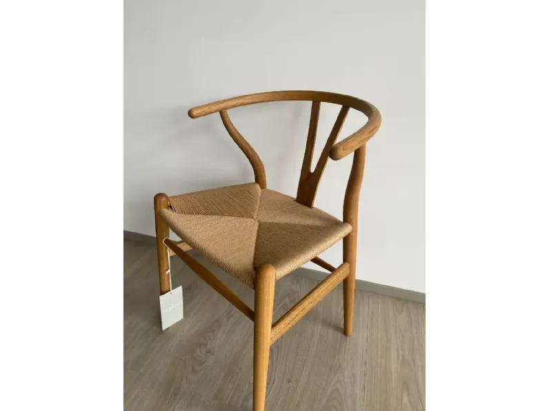 Sedia poltroncina Ch24 di Carl hansen & son a prezzo scontato