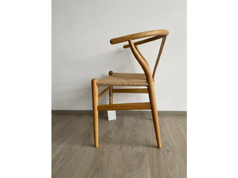 Sedia poltroncina Ch24 di Carl hansen & son a prezzo scontato