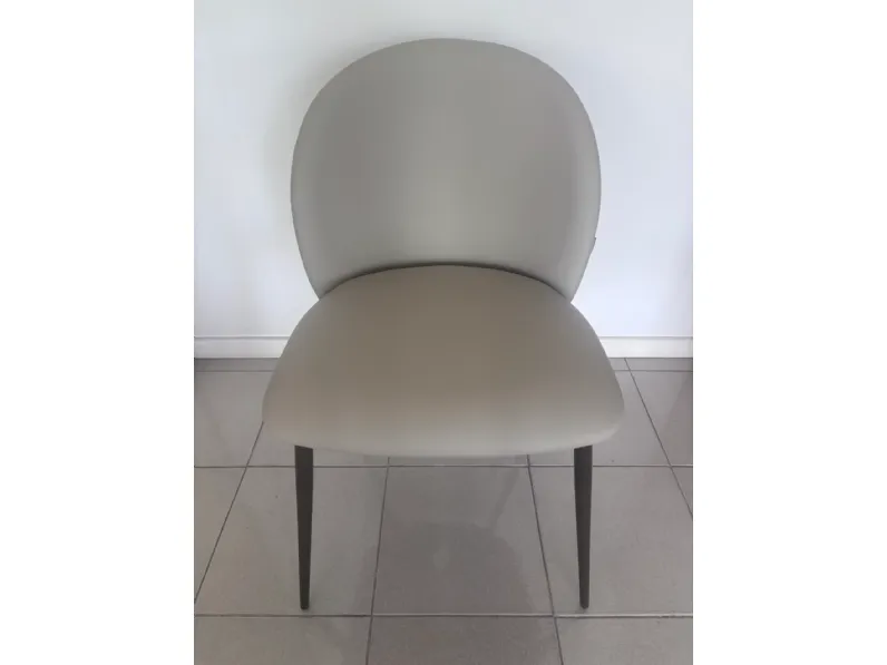 Sedia Rebecca 3456 da soggiorno realizzata in pelle scontata del 33%