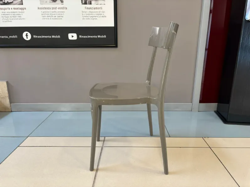Sedia da soggiorno realizzata in laccata Catwalk di Kartell 