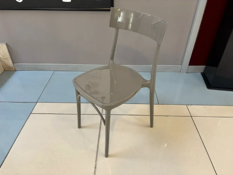 Sedia da soggiorno realizzata in laccata Catwalk di Kartell 
