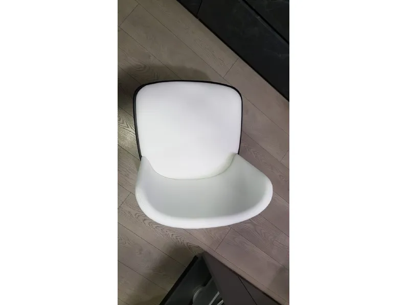 1. Design moderno ed elegante. 
2. Prezzo scontato. 
3. Comoda e resistente. 
4. Facile da pulire. 
5. Marca di qualità Cattelan.