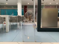 Sedia modello Victoria ghost senza braccioli di Kartell 